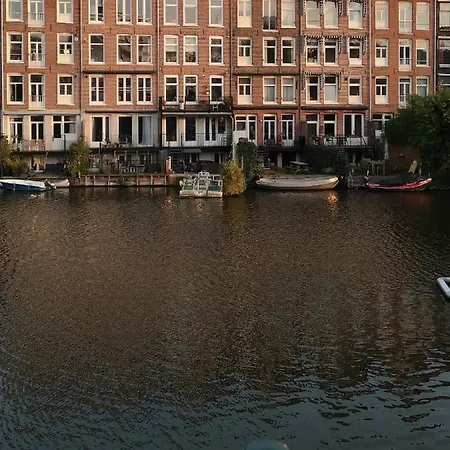 Canal View Apartment *