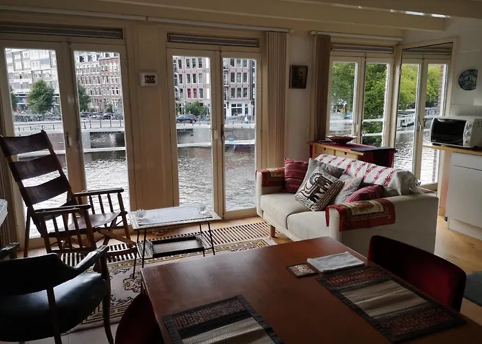 Canal View アパート